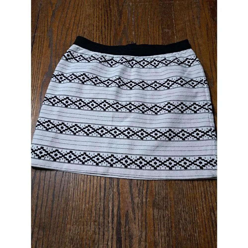 Small Gap Black Cream Lined Rear Zip Go West Mini Micro Skirt Western Aztec Look